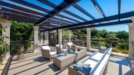 Terrasse en résine : tout savoir sur ses avantages et ses inconvénients terrasse resine avantages inconvenients