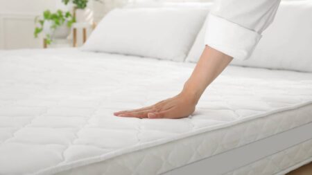 Entretien matelas : à quelle fréquence le nettoyer et quand le changer ? quand nettoyer changer matelas