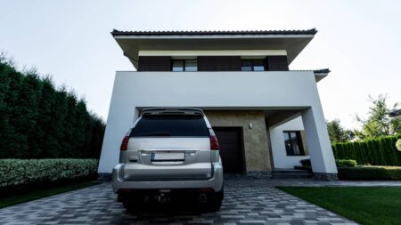 Comment aménager une place de parking dans votre jardin ? amenager parking jardin
