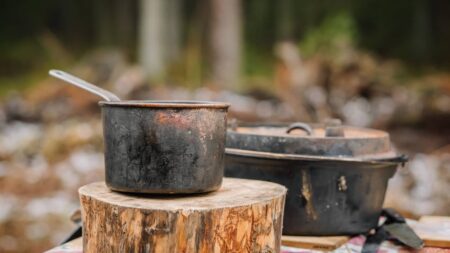 Comment nettoyer une casserole noircie ? astuces casserole brulee noircie
