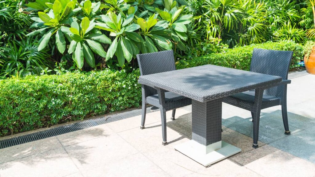 table chaises terrasse soleil