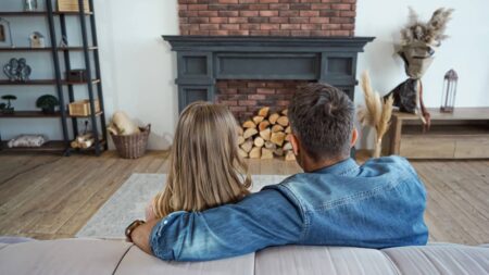 Cheminée dans le salon : les précautions à prendre pour votre sécurité ! cheminee salon precautions