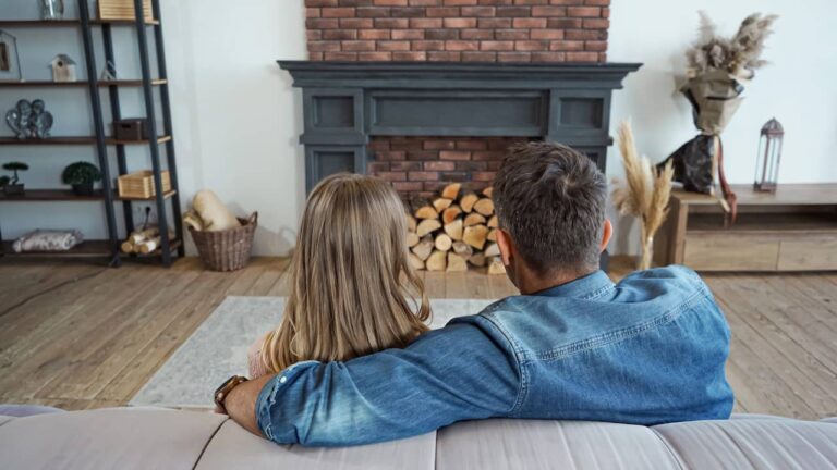 Cheminée dans le salon : les précautions à prendre pour votre sécurité ! cheminee salon precautions